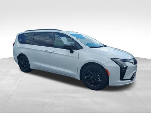 New 2027 Chrysler Pacifica Select w/ S Appearance Package FWD image 7