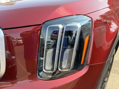 Certified 2024 Kia Telluride EX w/ EX Captain's Chair Package AWD/4WD image 8