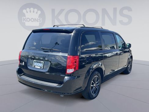 Used 2019 Dodge Grand Caravan SE FWD image 16