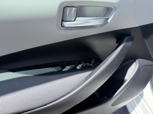 Used 2021 Toyota Corolla L FWD image 18