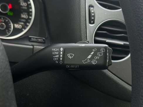 Used 2017 Volkswagen Tiguan Limited w/ Alloy Wheels Package FWD image 22