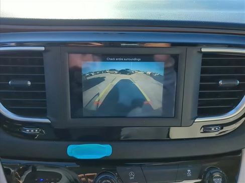 Used 2021 Chrysler Voyager Lxi image 18