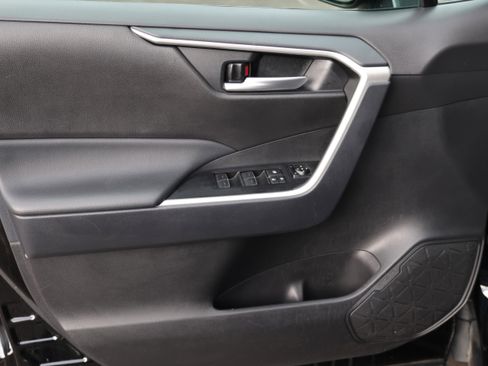 Certified 2025 Toyota RAV4 XLE FWD image 20
