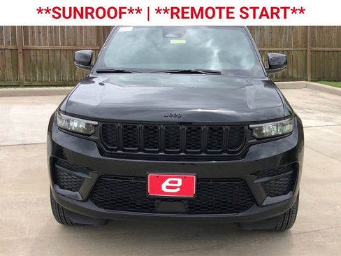 New 2025 Jeep Grand Cherokee Altitude image 2