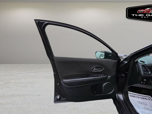 Used 2018 Honda HR-V EX image 30