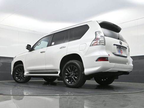 Used 2023 Lexus GX 460 Premium w/ Premium Package image 32