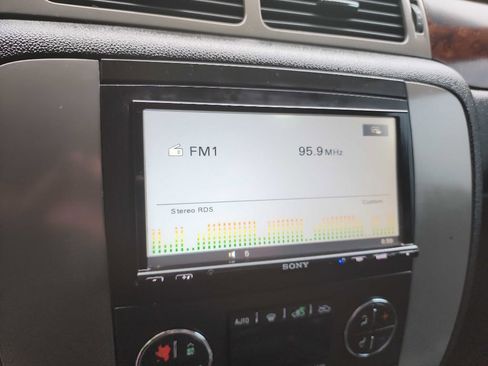 Used 2014 GMC Sierra 2500 SLT w/ Suspension Package, Off-Road image 28