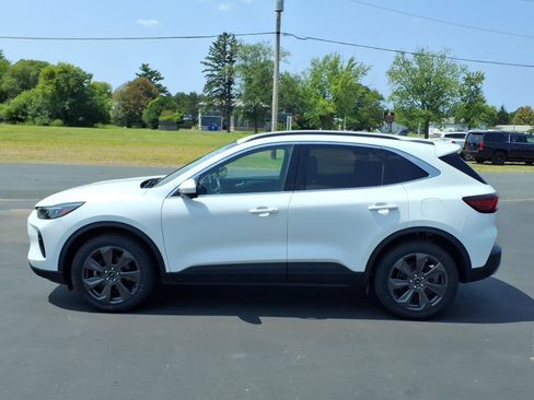 Used 2024 Ford Escape Platinum AWD/4WD image 2