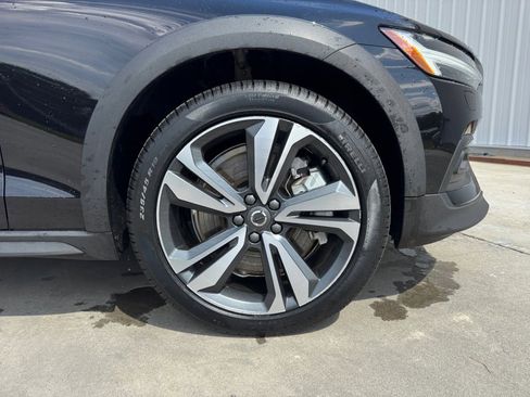 Used 2025 Volvo V60 B5 Cross Country Plus AWD/4WD image 25