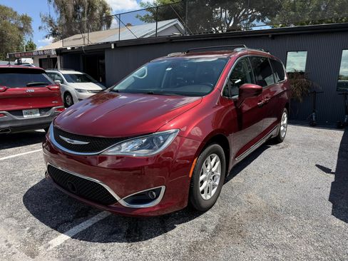 Used 2017 Chrysler Pacifica Touring-L Plus w/ Advanced Safetytec Group FWD image 1