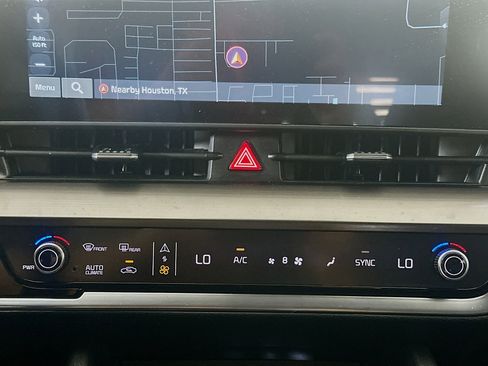 Used 2025 Kia Sportage EX FWD image 24