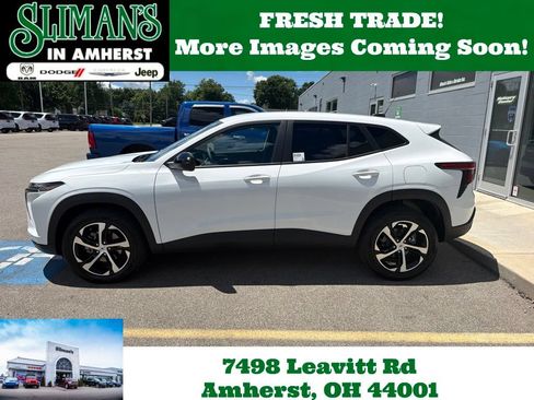 Used 2024 Chevrolet Trax RS w/ Driver Confidence Package FWD image 1