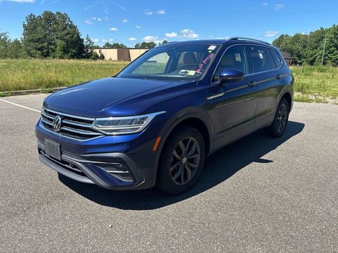 Used 2022 Volkswagen Tiguan SE AWD/4WD image 3