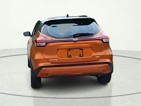 Used 2023 Nissan Kicks SR w/ SR Premium Package FWD image 4