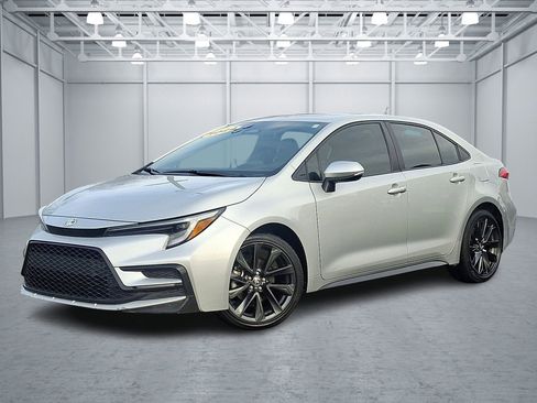 Used 2024 Toyota Corolla SE image 1