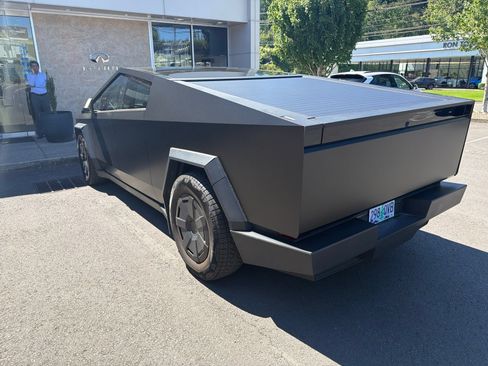 Used 2025 Tesla Cybertruck AWD Crew Cab image 8