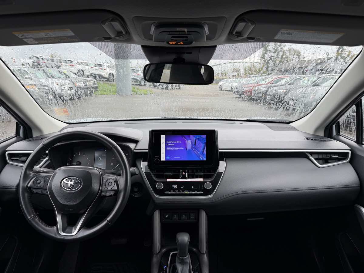 Used 2025 Toyota Corolla Cross LE AWD/4WD image 22