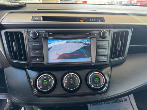 Used 2017 Toyota RAV4 LE AWD/4WD image 18