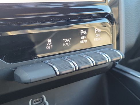 Used 2023 RAM 1500 Laramie AWD/4WD image 25