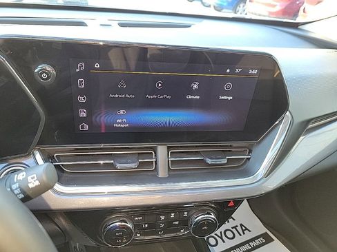 Used 2024 Chevrolet Trax ACTIV w/ Sunroof Package image 24