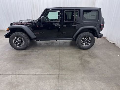 Used 2025 Jeep Wrangler Unlimited Rubicon w/ Technology Group image 29