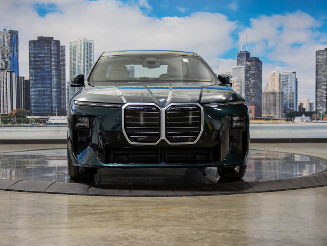 Used 2027 BMW i7 xDrive50 w/ M Sport Package AWD/4WD image 3