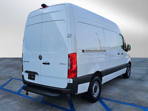 Used 2025 Mercedes-Benz Sprinter 2500 image 5
