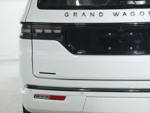 Used 2022 Jeep Grand Wagoneer Series II image 48