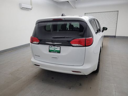 Used 2022 Chrysler Voyager LX FWD image 7