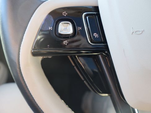 Used 2025 Lincoln Corsair Reserve image 15