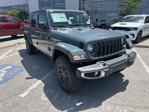New 2025 Jeep Gladiator Sport image 7