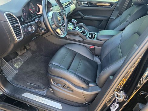 Used 2022 Porsche Cayenne AWD/4WD image 33