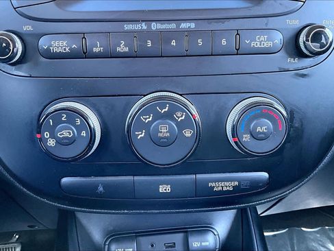 Used 2015 Kia Soul + image 31