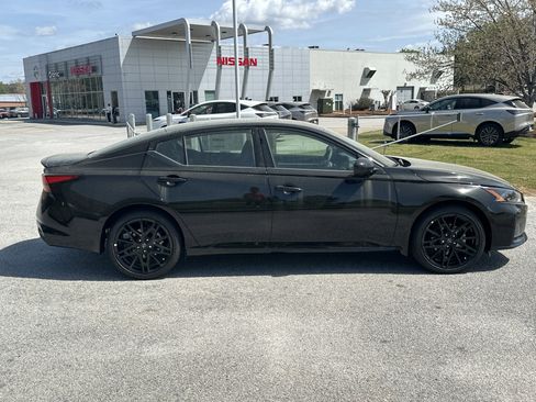 New 2026 Nissan Altima 2.5 SR w/ SR Midnight Edition Package FWD image 4