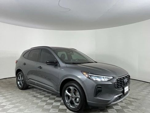 Used 2023 Ford Escape ST-Line AWD/4WD image 3