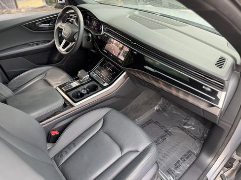 Used 2021 Audi Q8 Premium image 32
