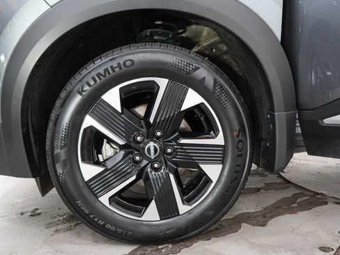Used 2025 Nissan Kicks SV AWD/4WD image 28