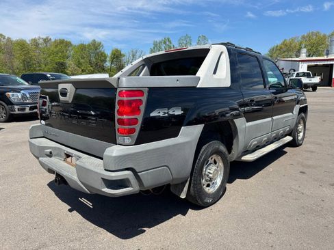 Used 2002 Chevrolet Avalanche 2500 w/ Convenience Pkg AWD/4WD image 5