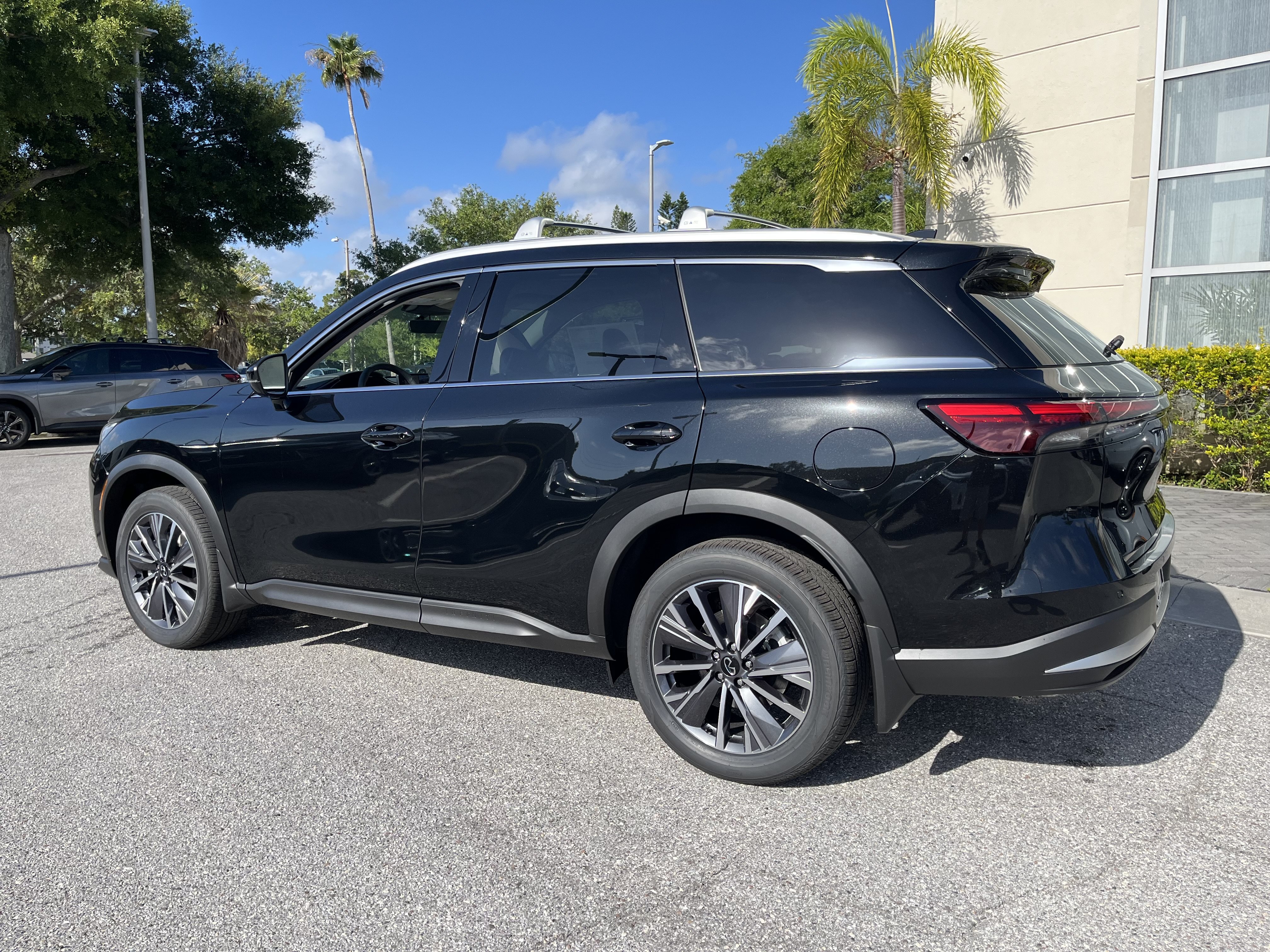 New 2027 INFINITI QX60 Luxe w/ Cargo Package FWD image 3
