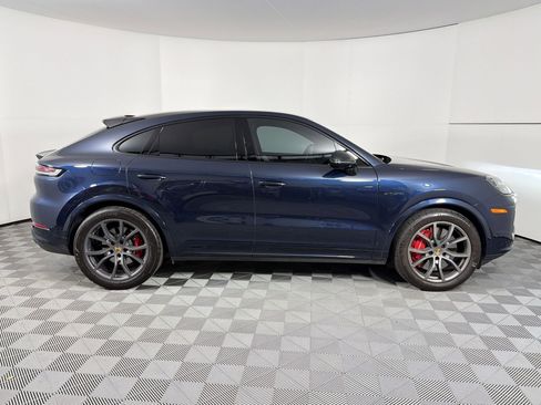 Certified 2024 Porsche Cayenne Turbo AWD/4WD image 8