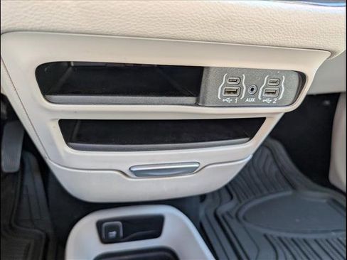 Used 2024 Chrysler Pacifica Select image 17