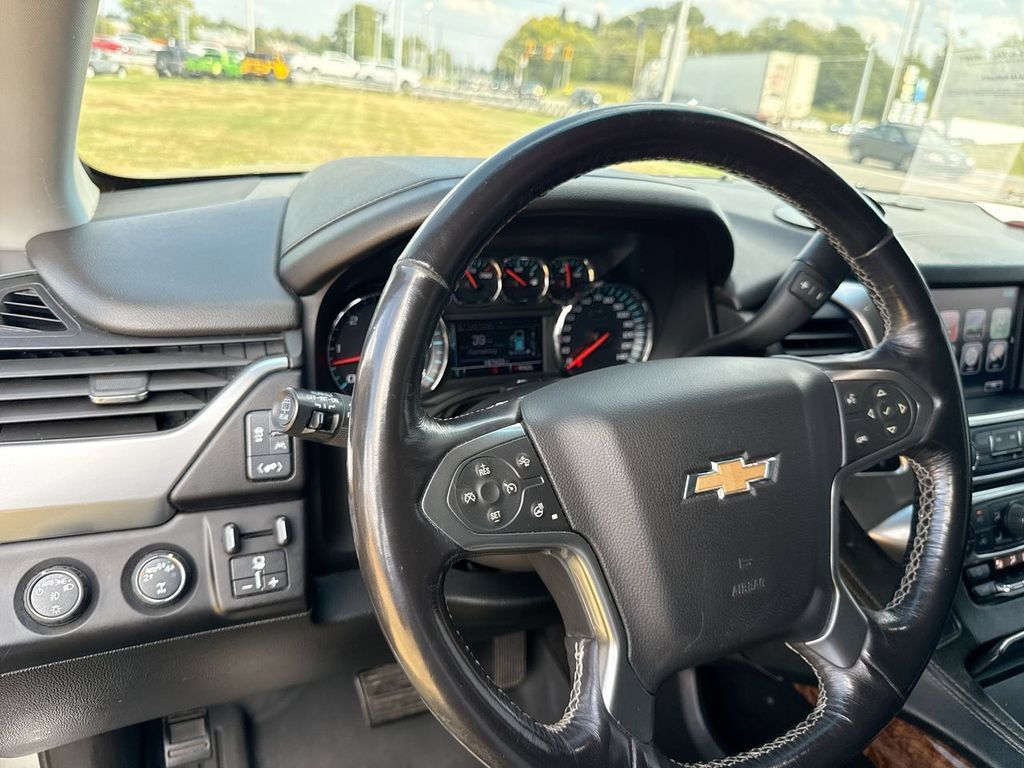 Used 2018 Chevrolet Suburban Premier AWD/4WD image 21