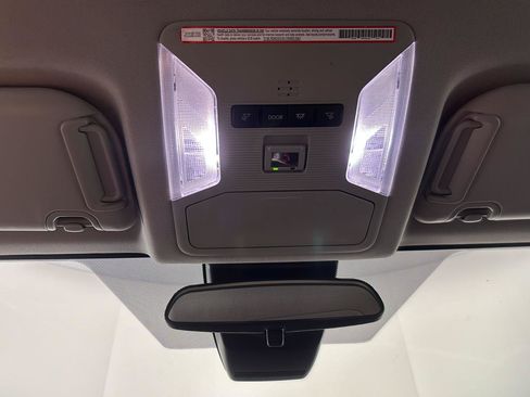 Used 2025 Toyota RAV4 XLE AWD/4WD image 36