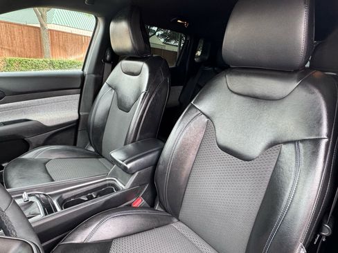 Used 2023 Jeep Compass Latitude image 23