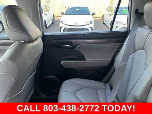 Used 2023 Toyota Highlander Limited FWD image 14