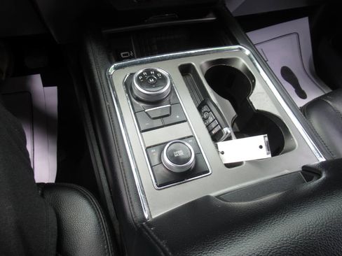Used 2019 Ford Expedition XLT w/ Equipment Group 202A AWD/4WD image 22