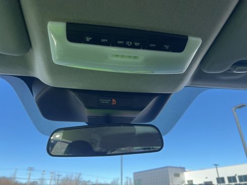 Used 2025 Nissan Kicks S image 21