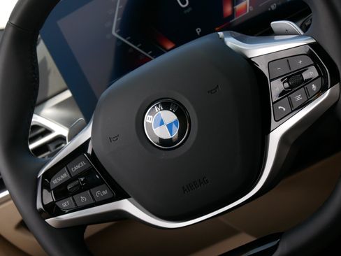 Certified 2025 BMW 330i Sedan w/ Premium Package RWD image 24