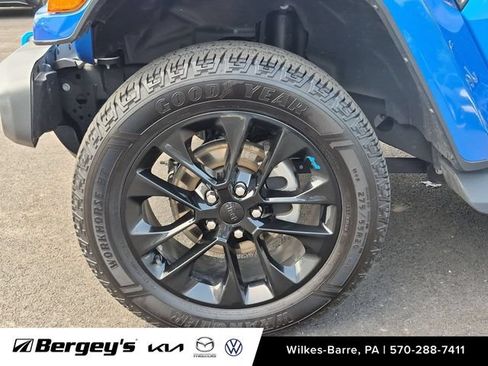 Used 2022 Jeep Wrangler Unlimited Sahara w/ Cold Weather Group AWD/4WD image 11