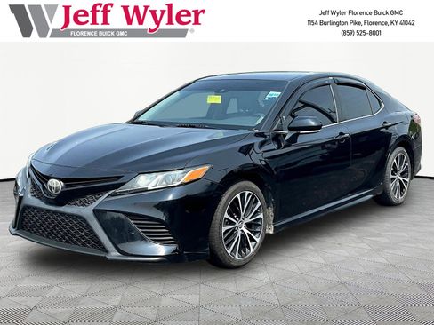 Used 2018 Toyota Camry SE w/ Convenience Package FWD image 1